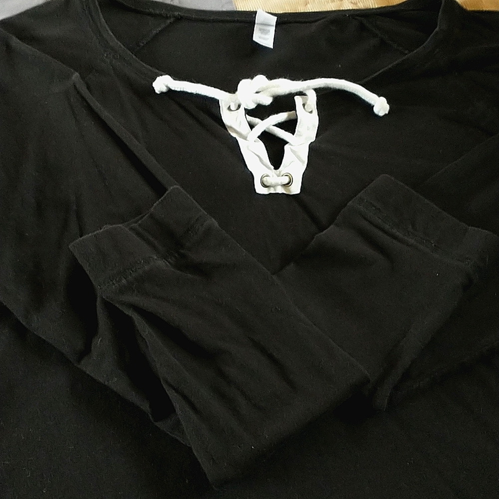 XL Pennant Lace-up Long Sleeve T-shirt